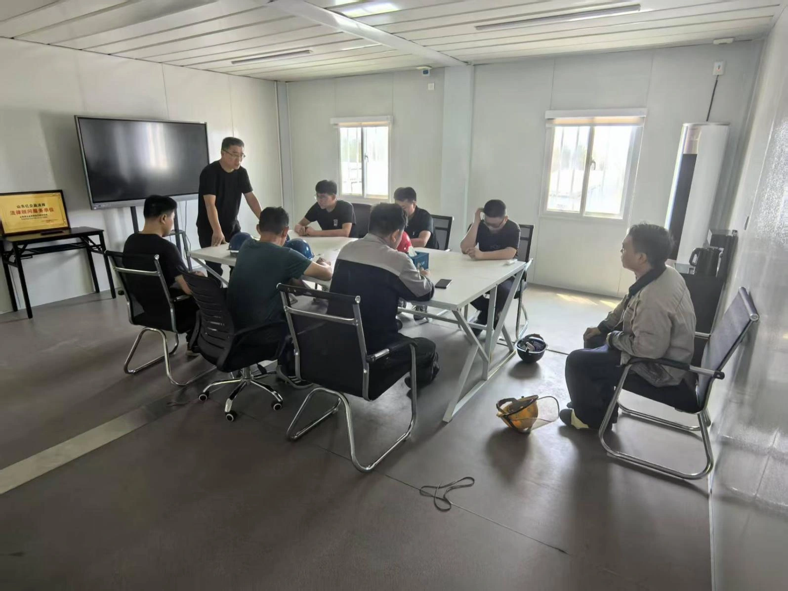 Wzmocnienie fundamentu bezpieczeństwa w miejscu pracy dzięki specjalistycznemu szkoleniu bezpieczeństwa dla liderów zespołu