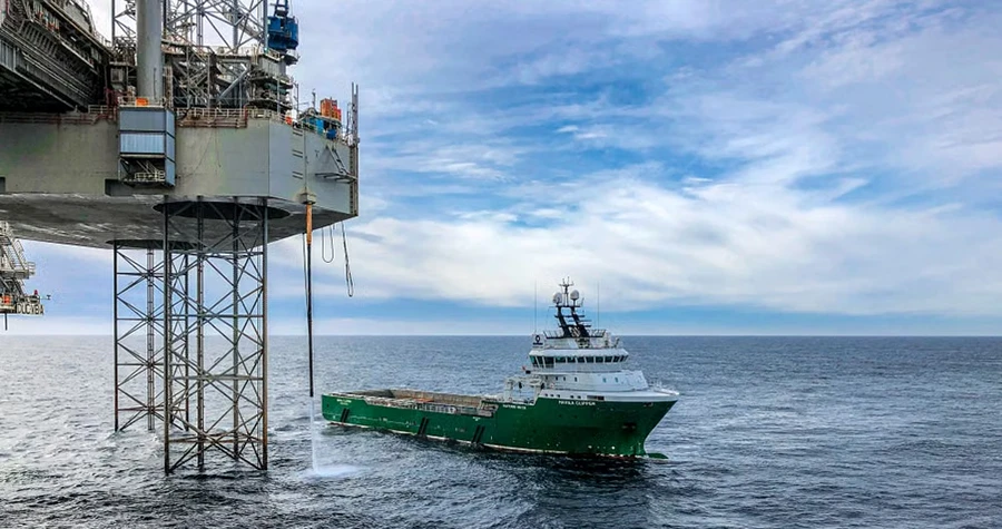 Dlaczego kontener offshore jest znacznie droższy od standardowego kontenera morskiego?